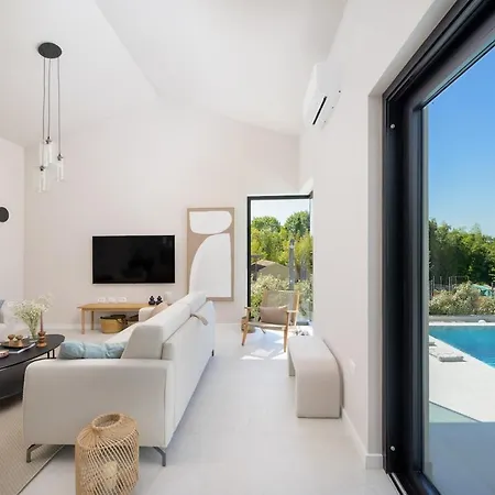 Villa Modric By Istrialux Trviz