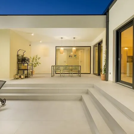 Villa Modric By Istrialux Trviz